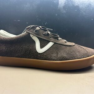 New without Box Men’s Vans Sport Low Top Dark Brown Suede Gum White Size Men 13